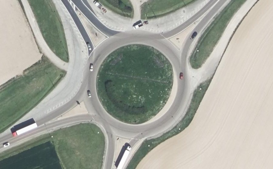 Vue aérienne du Rond-point anonyme n°22673989