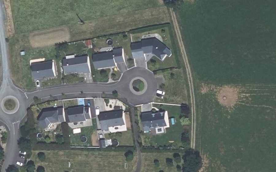 Vue aérienne du Rond-point anonyme n°226740932