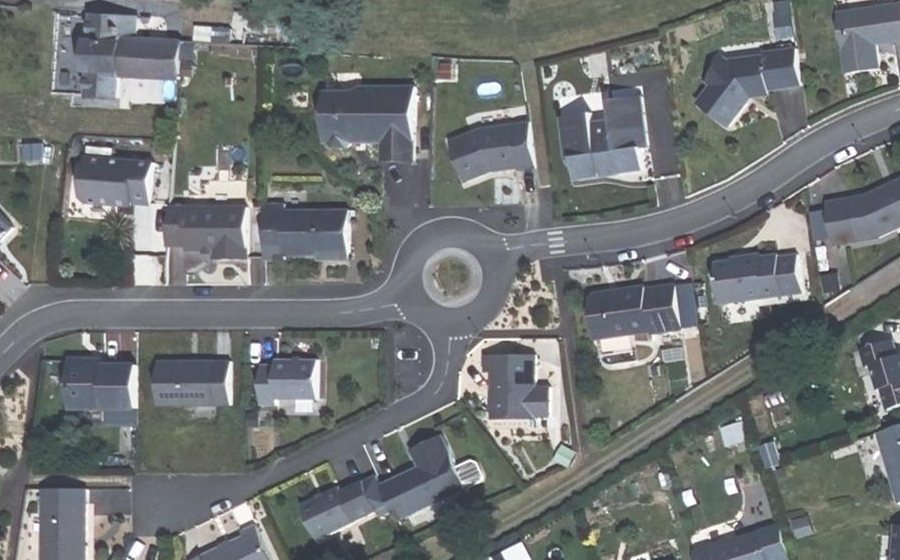 Vue aérienne du Rond-point anonyme n°226740941