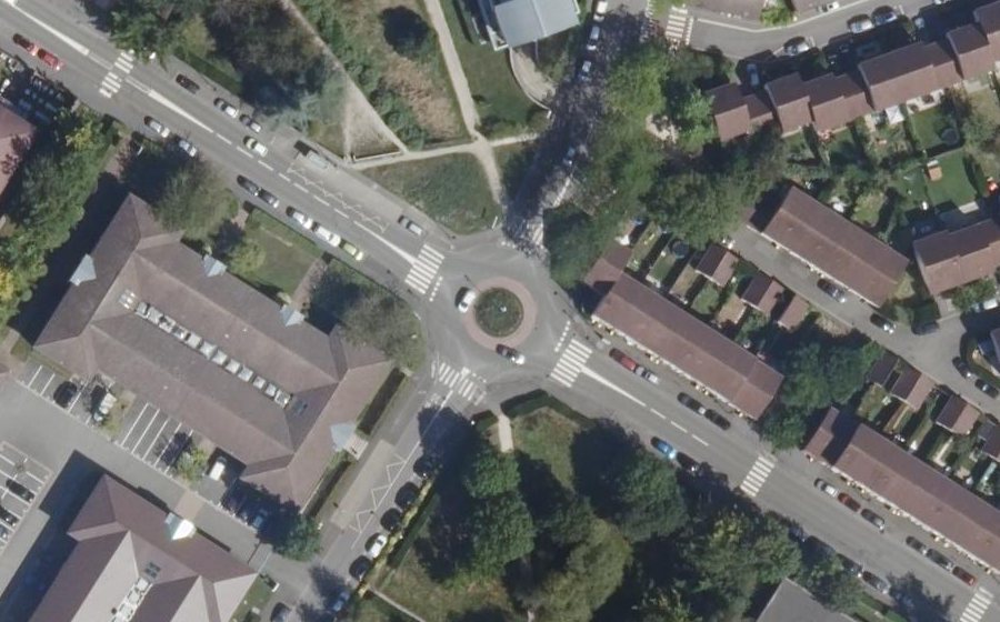 Vue aérienne du Rond-point anonyme n°22674781