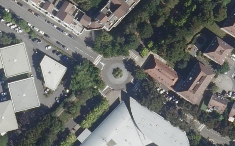 Vue aérienne du Rond-point anonyme n°22674782