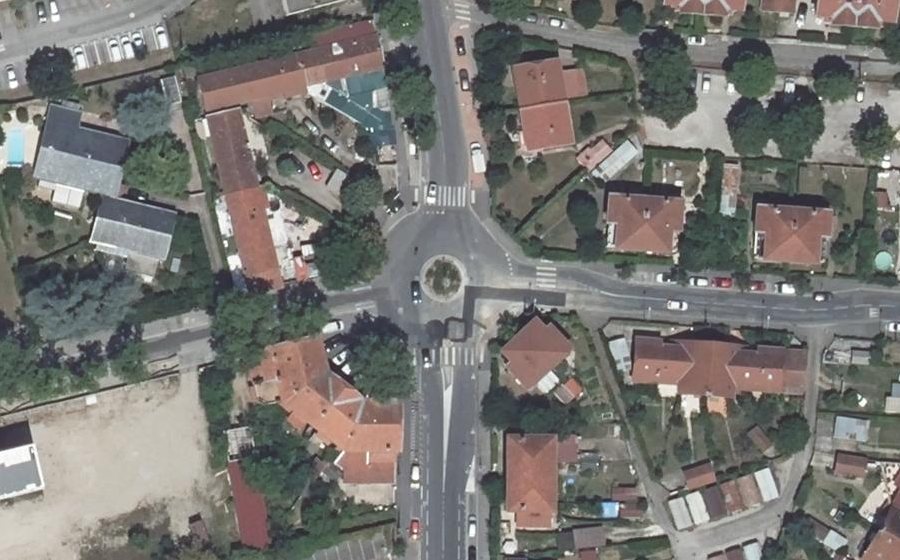 Vue aérienne du Rond-point anonyme n°22675519