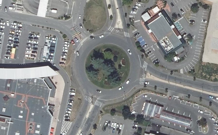 Vue aérienne du Rond-point anonyme n°22675530