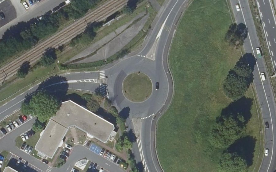 Vue aérienne du Rond-point anonyme n°22677005