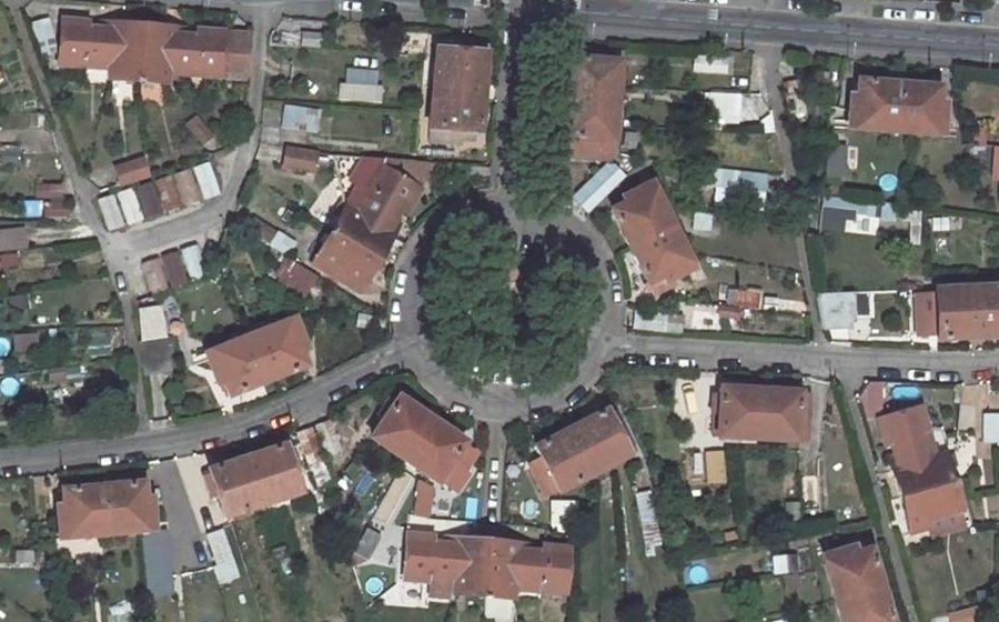 Vue aérienne du Rond-point anonyme n°22677597
