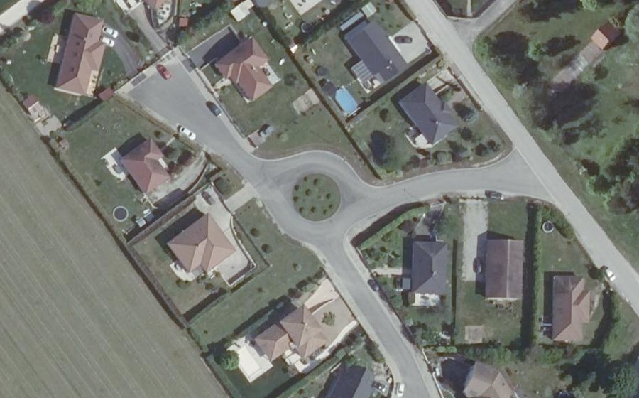Vue aérienne du Rond-point anonyme n°226834334