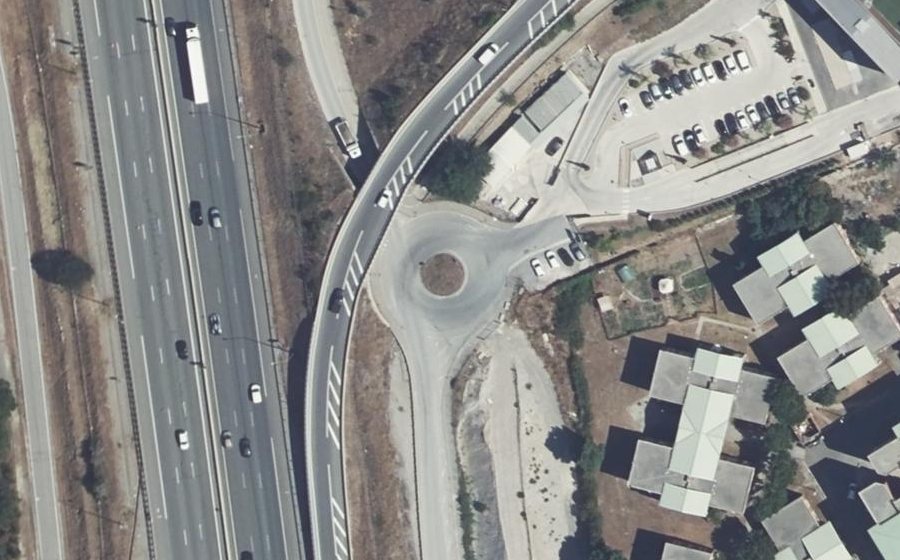 Vue aérienne du Rond-point anonyme n°226863503