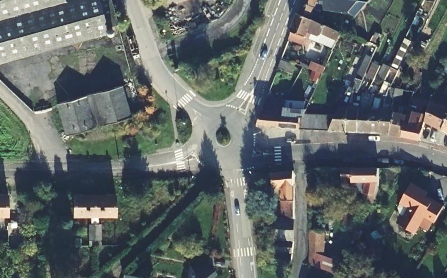 Vue aérienne du Rond-point anonyme n°226866287