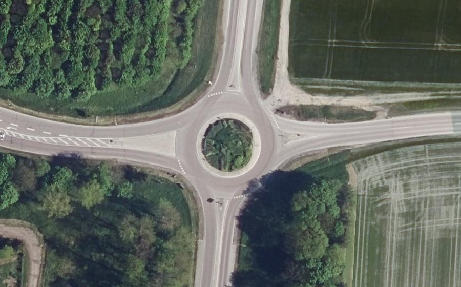Vue aérienne du Rond-point anonyme n°22689486