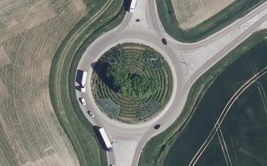 Vue aérienne du Rond-point anonyme n°22689488