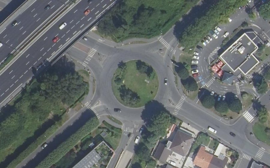Vue aérienne du Rond-point anonyme n°22689960