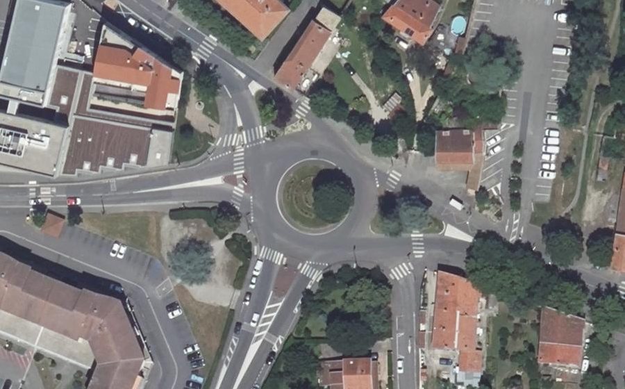 Vue aérienne du Rond-point anonyme n°22690083