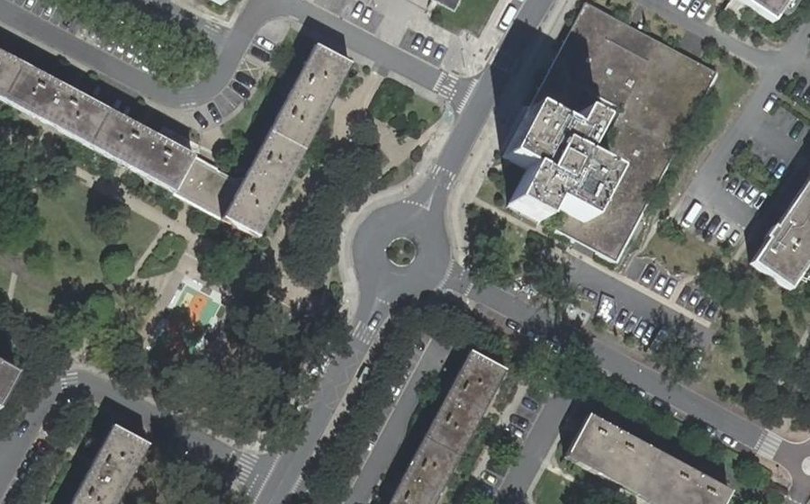Vue aérienne du Rond-point anonyme n°226904667