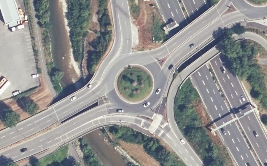 Vue aérienne du Rond-point anonyme n°22690937