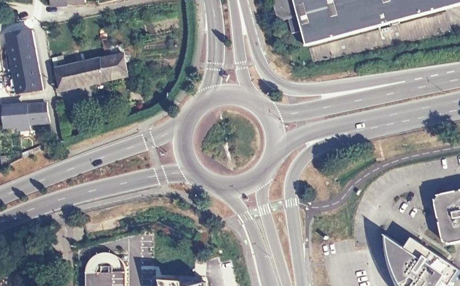 Vue aérienne du Rond-point anonyme n°22690941