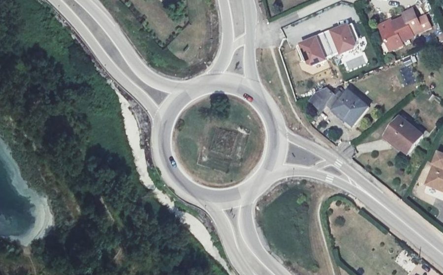 Vue aérienne du Rond-point anonyme n°22694633