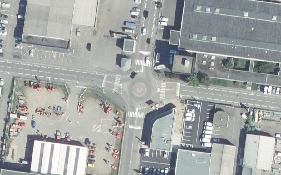Vue aérienne du Rond-point anonyme n°22698386