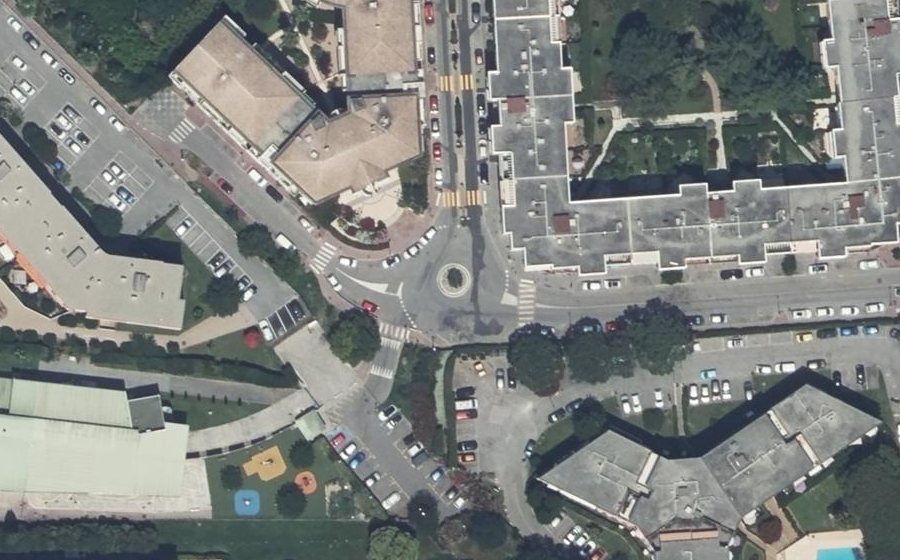 Vue aérienne du Rond-point anonyme n°22699393