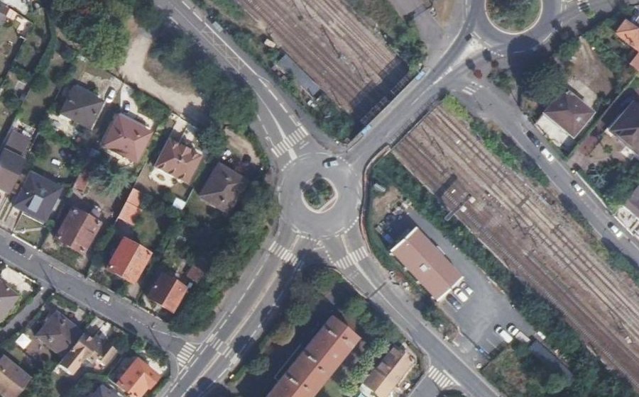 Vue aérienne du Rond-point anonyme n°22699871