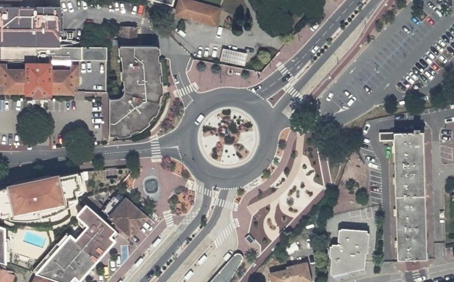 Vue aérienne du Rond-point anonyme n°22700848