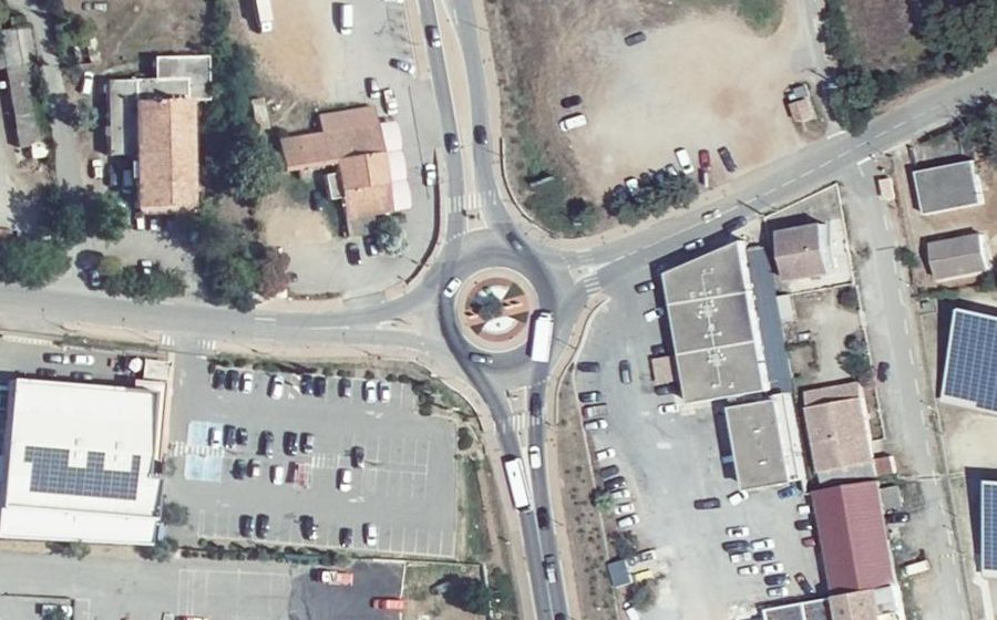Vue aérienne du Rond-point anonyme n°227101257