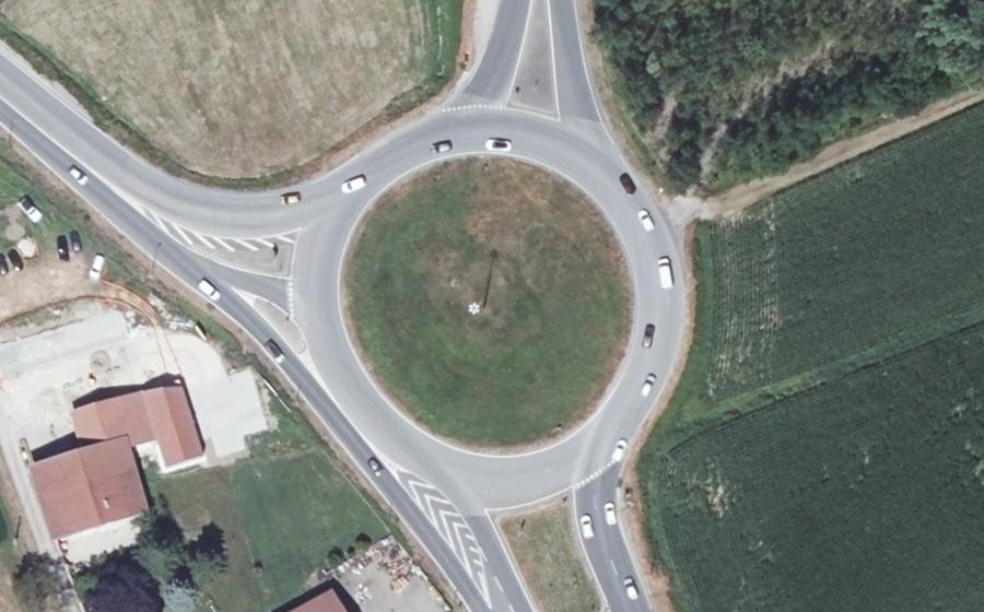Vue aérienne du Rond-point anonyme n°227110342