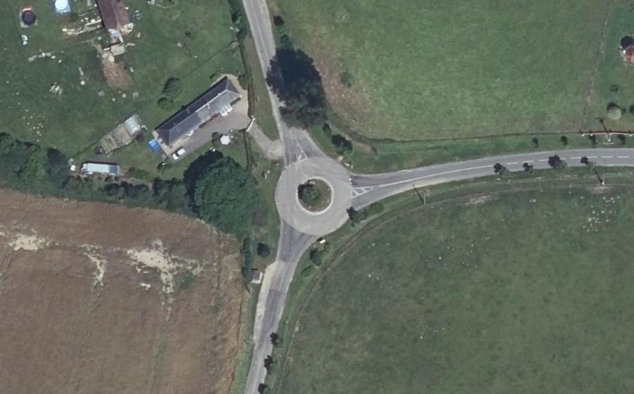 Vue aérienne du Rond-point anonyme n°227131574
