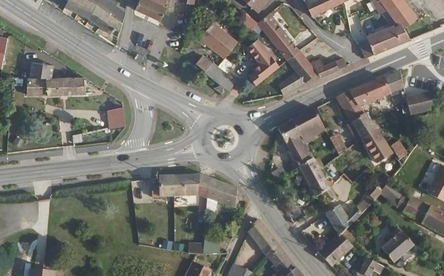Vue aérienne du Rond-point anonyme n°22716628