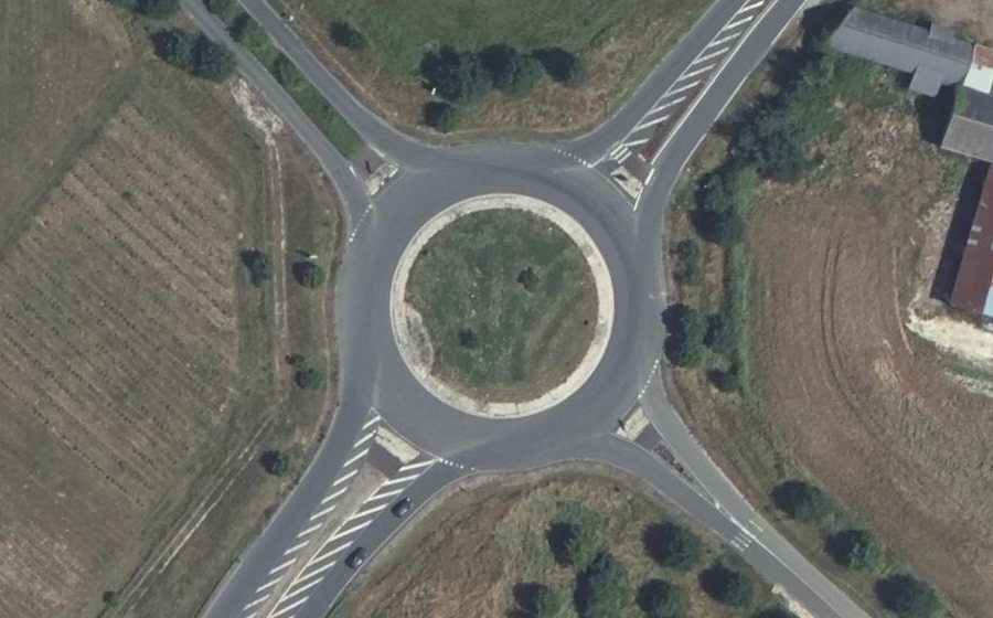 Vue aérienne du Rond-point anonyme n°22717542