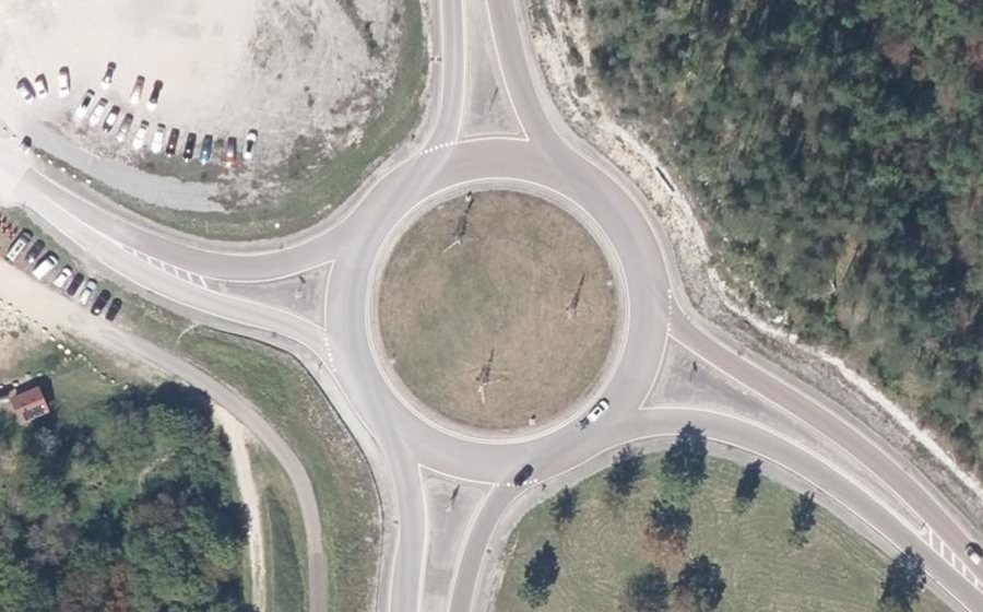 Vue aérienne du Rond-point anonyme n°22718291
