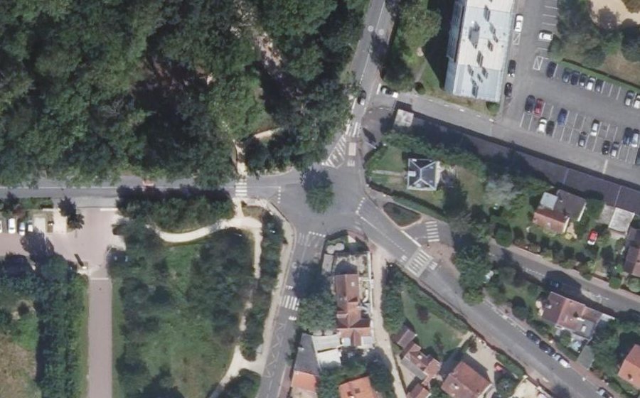 Vue aérienne du Rond-point anonyme n°22719928