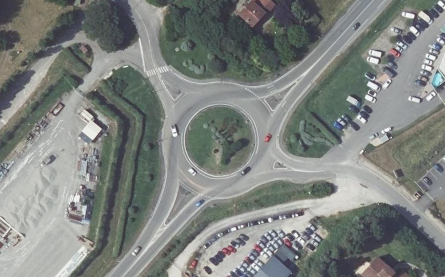 Vue aérienne du Rond-point anonyme n°22724229