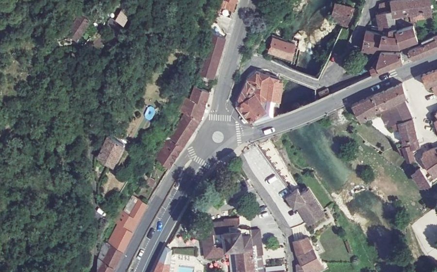 Vue aérienne du Rond-point anonyme n°22724504