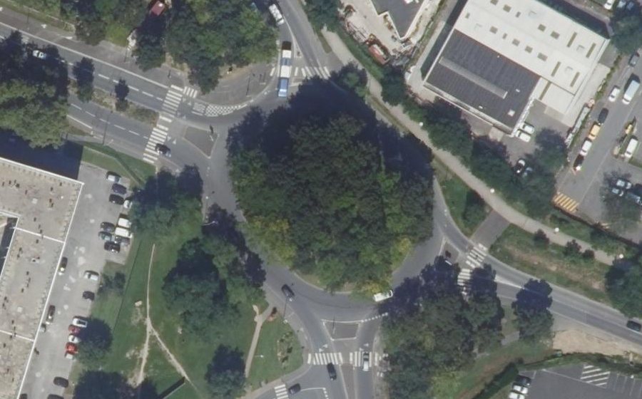 Vue aérienne du Rond-point anonyme n°22726642