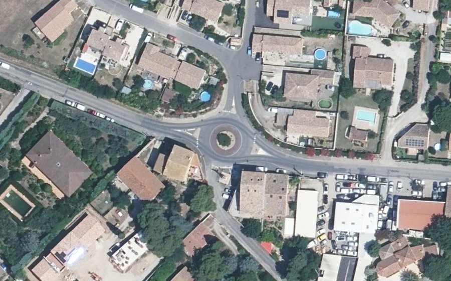 Vue aérienne du Rond-point anonyme n°227343411
