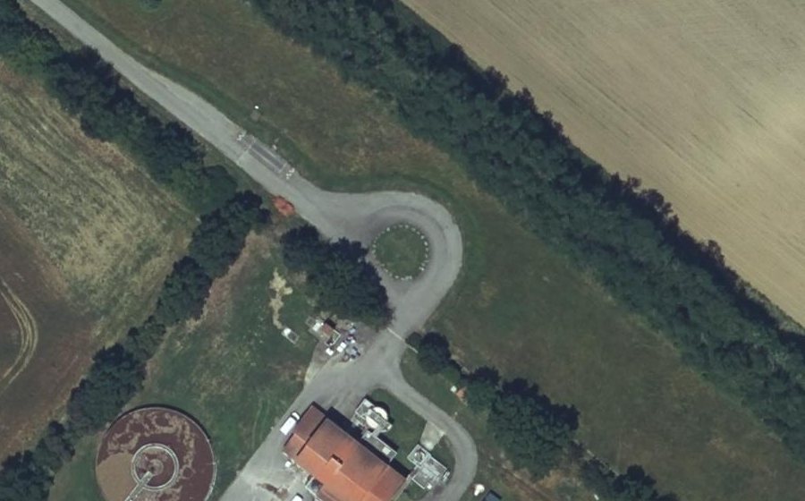 Vue aérienne du Rond-point anonyme n°227350782