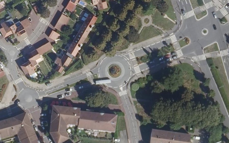 Vue aérienne du Rond-point anonyme n°22736303
