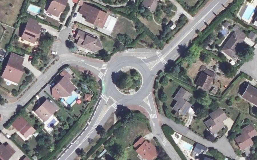 Vue aérienne du Rond-point anonyme n°227363201