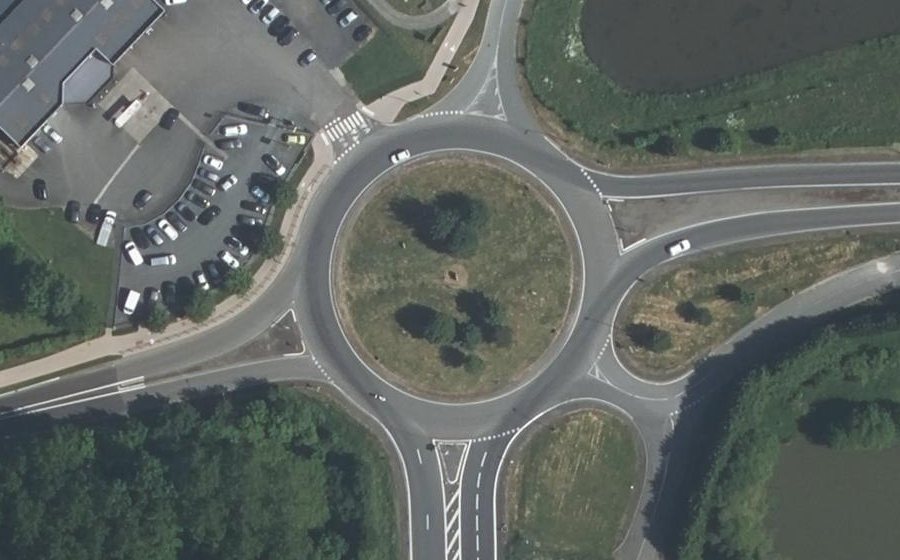 Vue aérienne du Rond-point anonyme n°22736670