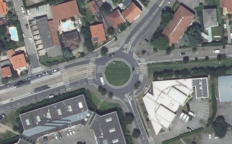 Vue aérienne du Rond-point anonyme n°22741760