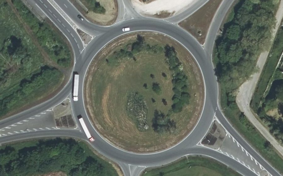 Vue aérienne du Rond-point anonyme n°22743839