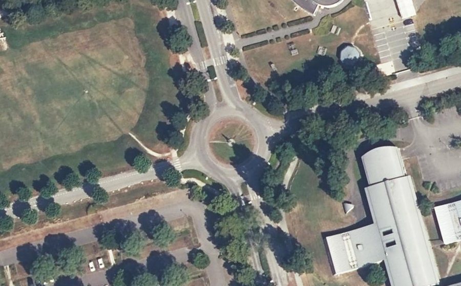 Vue aérienne du Rond-point anonyme n°22743885