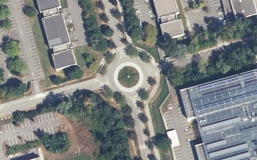 Vue aérienne du Rond-point anonyme n°22743903