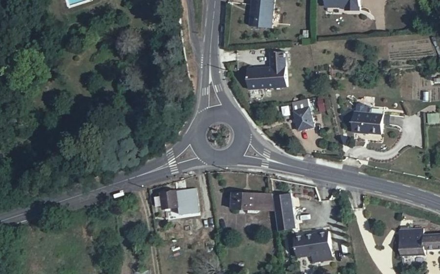 Vue aérienne du Rond-point anonyme n°22746134