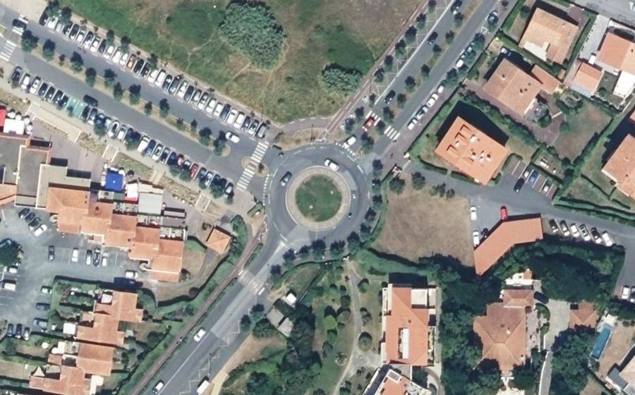Vue aérienne du Rond-point anonyme n°22746185
