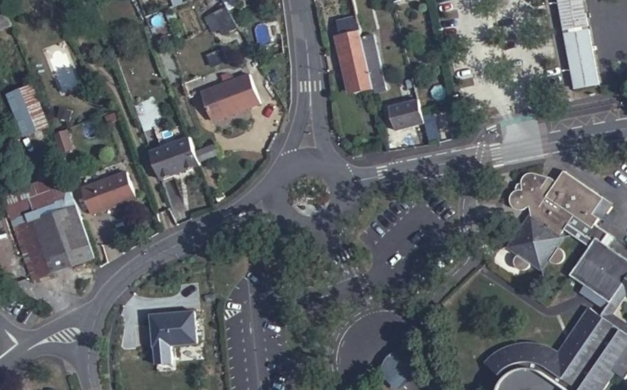 Vue aérienne du Rond-point anonyme n°22746296