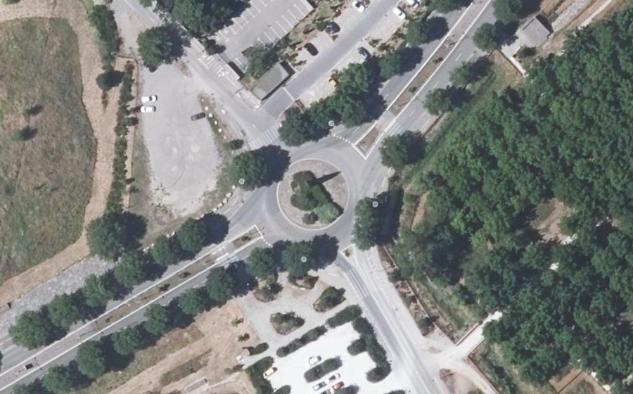 Vue aérienne du Rond-point anonyme n°227470159