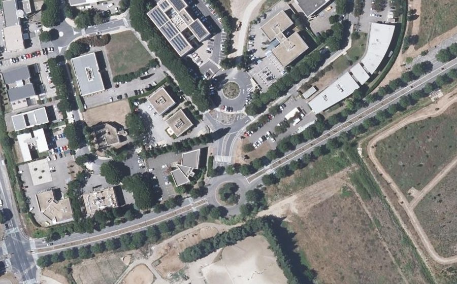 Vue aérienne du Rond-point anonyme n°227471282