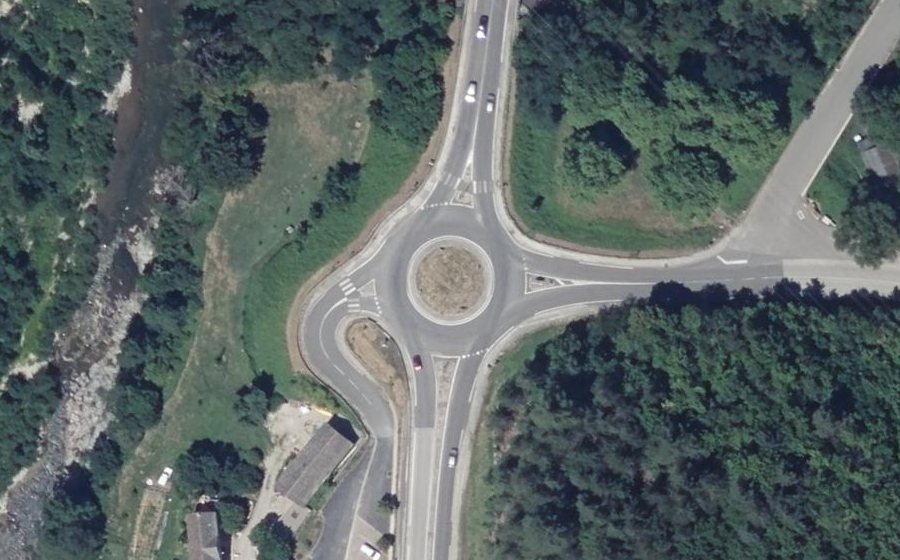 Vue aérienne du Rond-point anonyme n°227482218