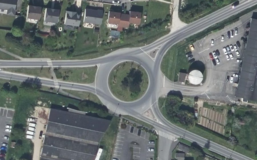Vue aérienne du Rond-point anonyme n°22750853